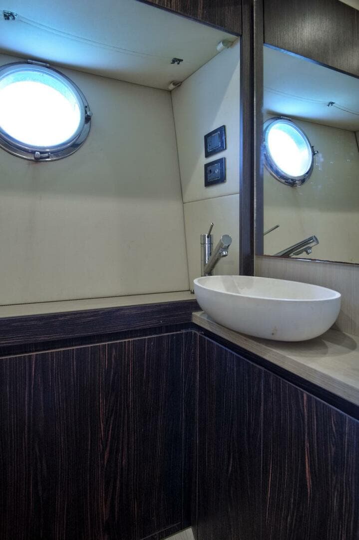 2017 Azimut 72 Flybridge photo 42