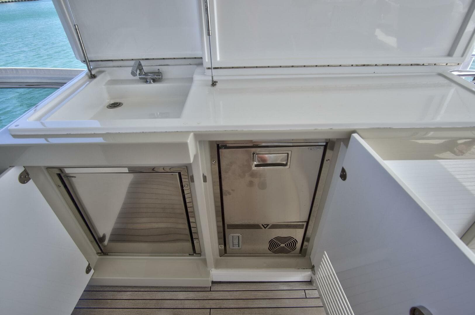 2017 Azimut 72 Flybridge photo 9