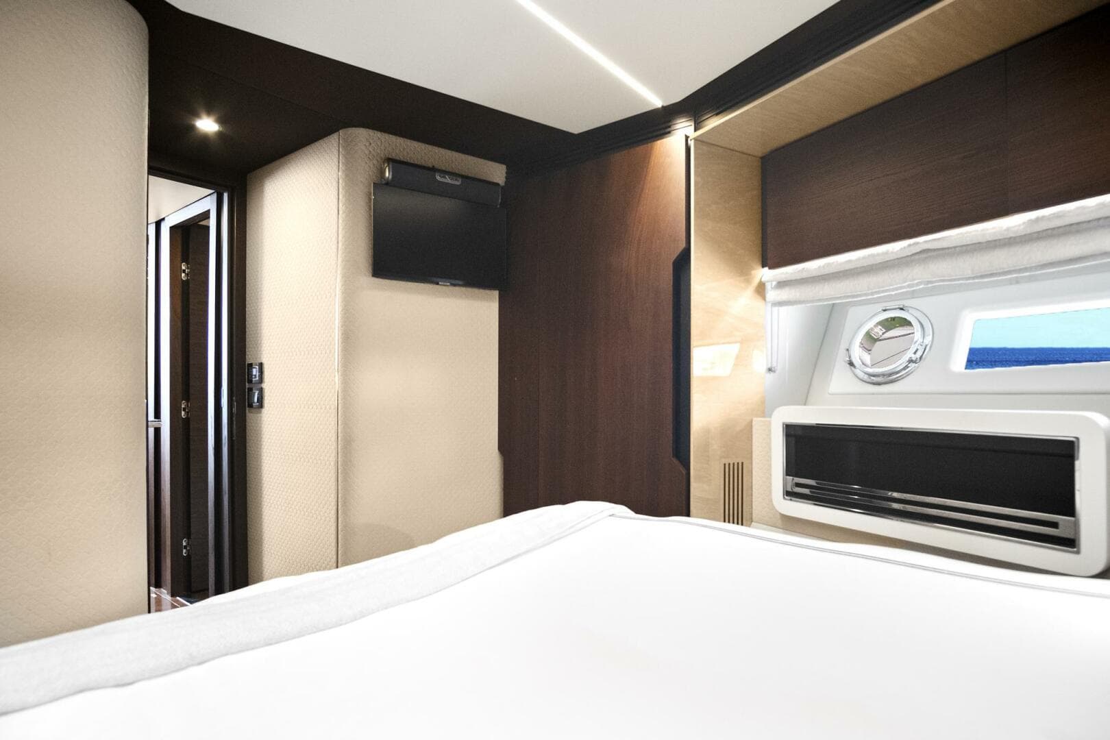2017 Azimut 72 Flybridge photo 43