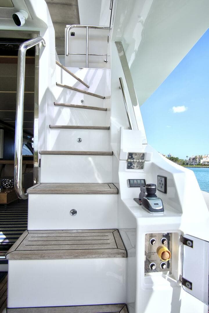 2017 Azimut 72 Flybridge photo 23