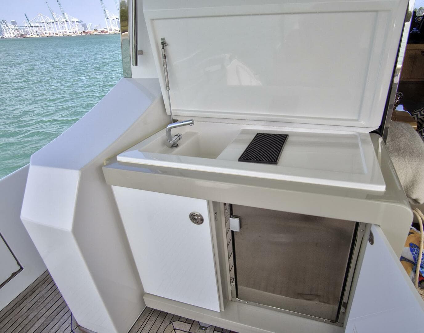 2017 Azimut 72 Flybridge photo 22