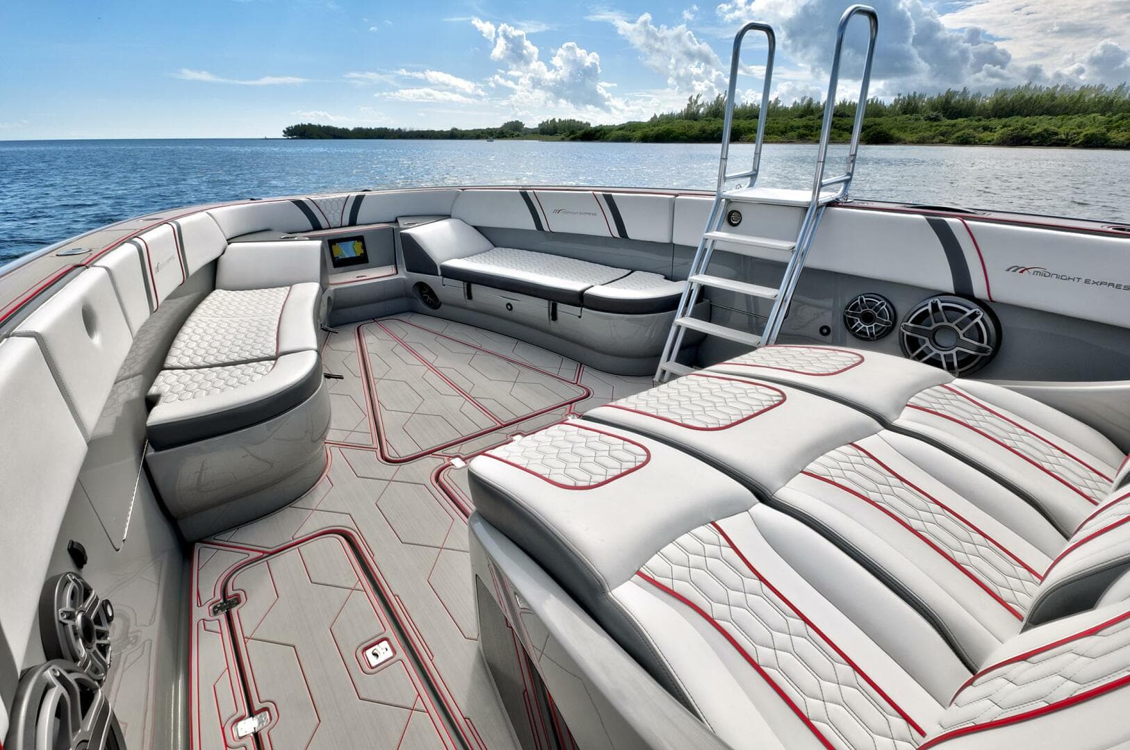 2023 Midnight Express 43 Open photo 13