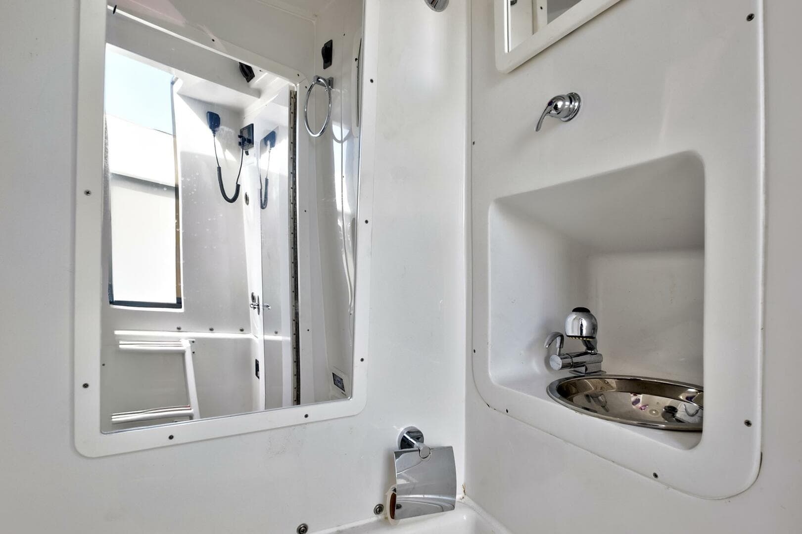 2023 Midnight Express 43 Open photo 37