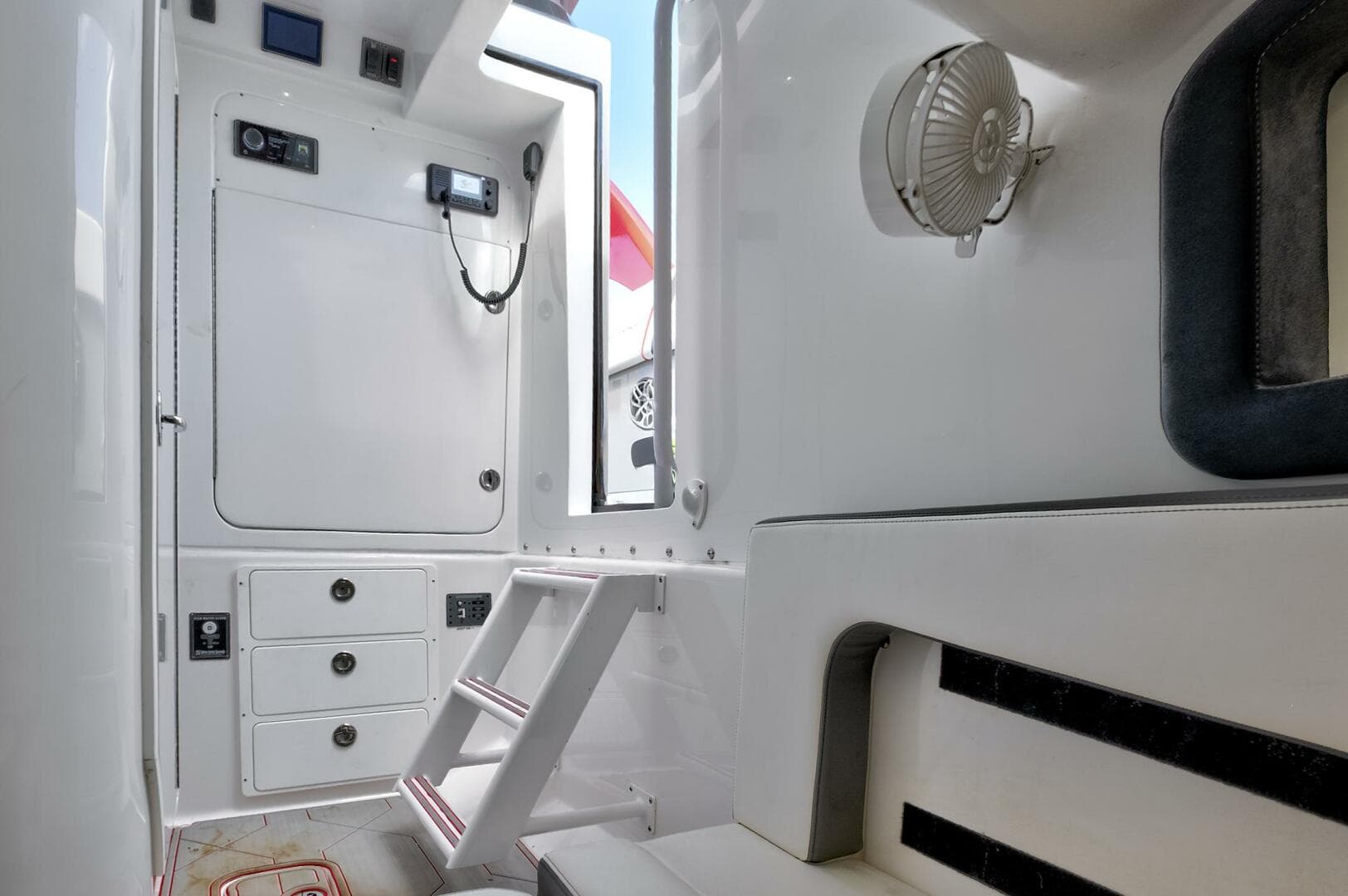 2023 Midnight Express 43 Open photo 40