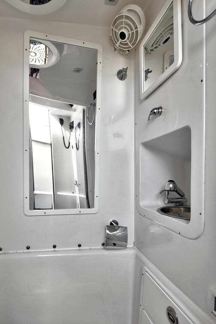 2023 Midnight Express 43 Open photo 39