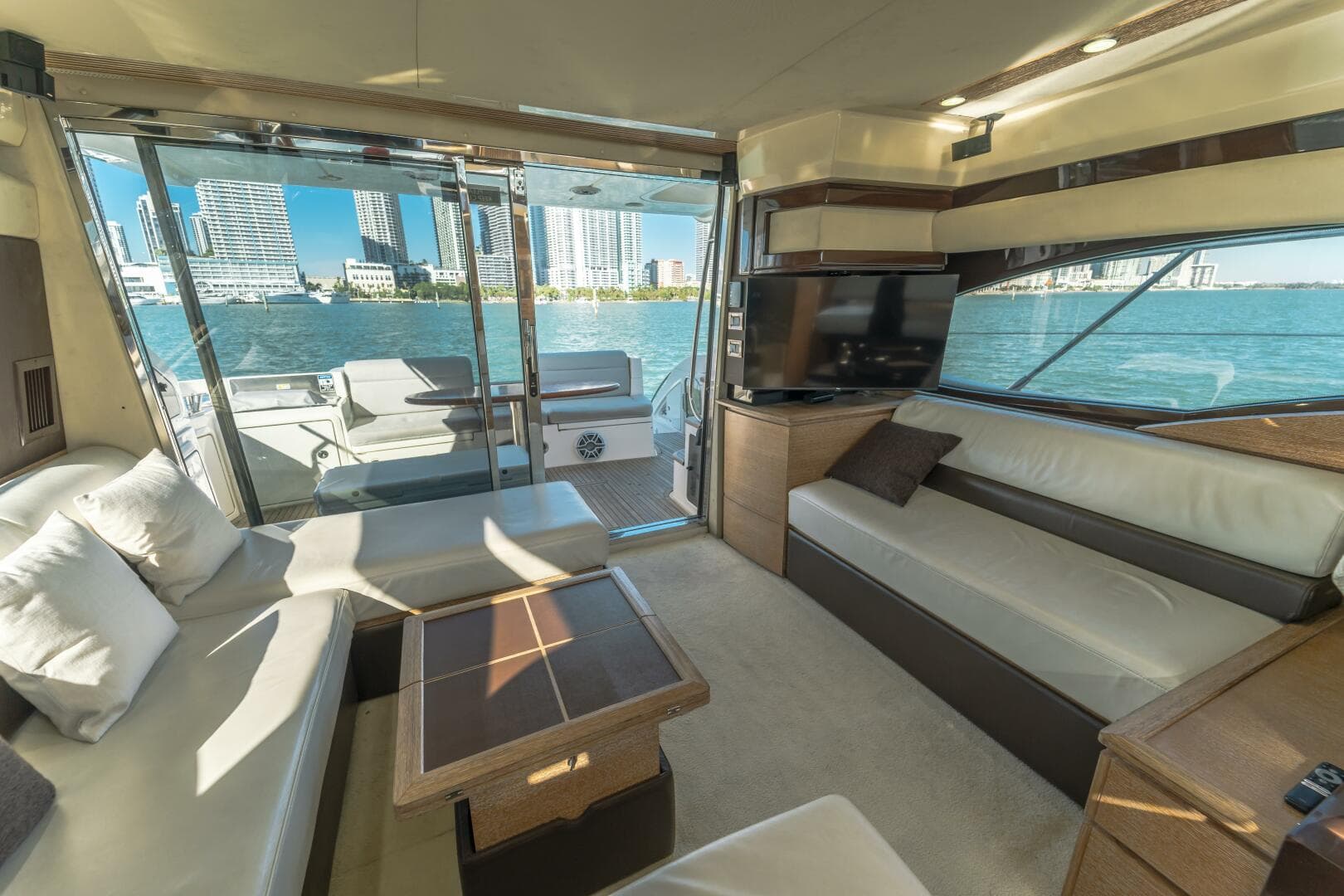 2011 Azimut 48 Flybridge photo 15