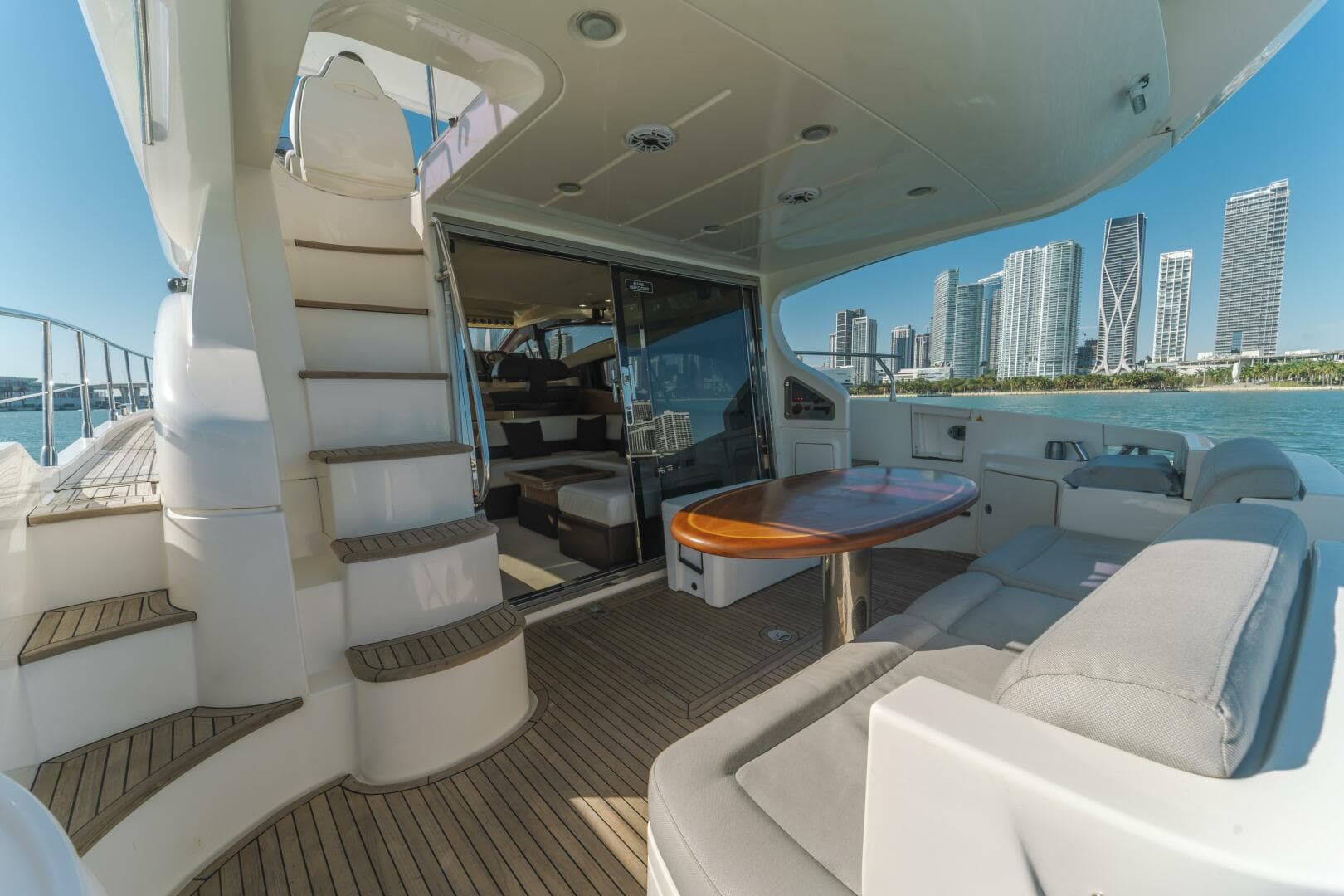 2011 Azimut 48 Flybridge photo 9