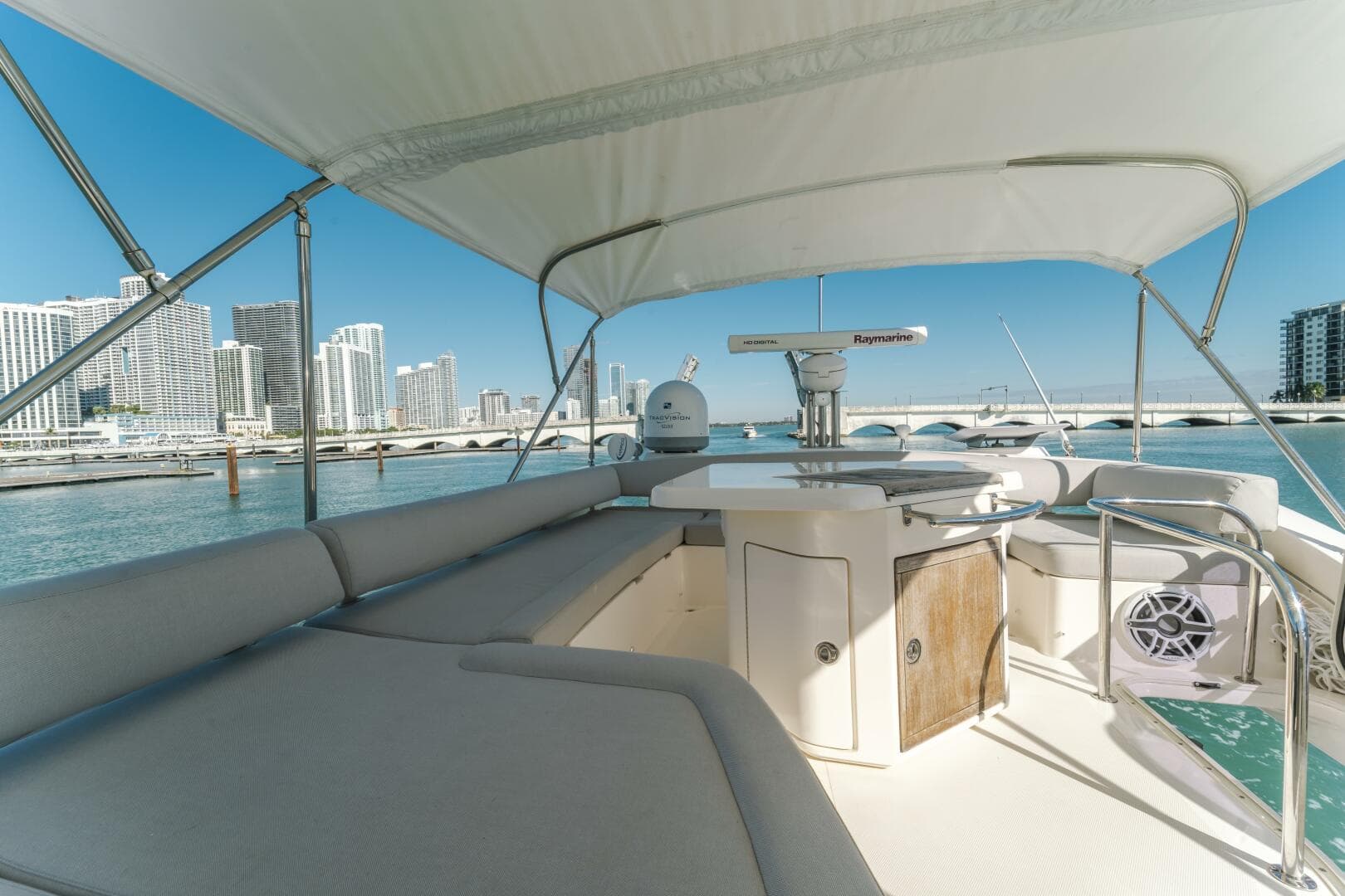 2011 Azimut 48 Flybridge photo 11