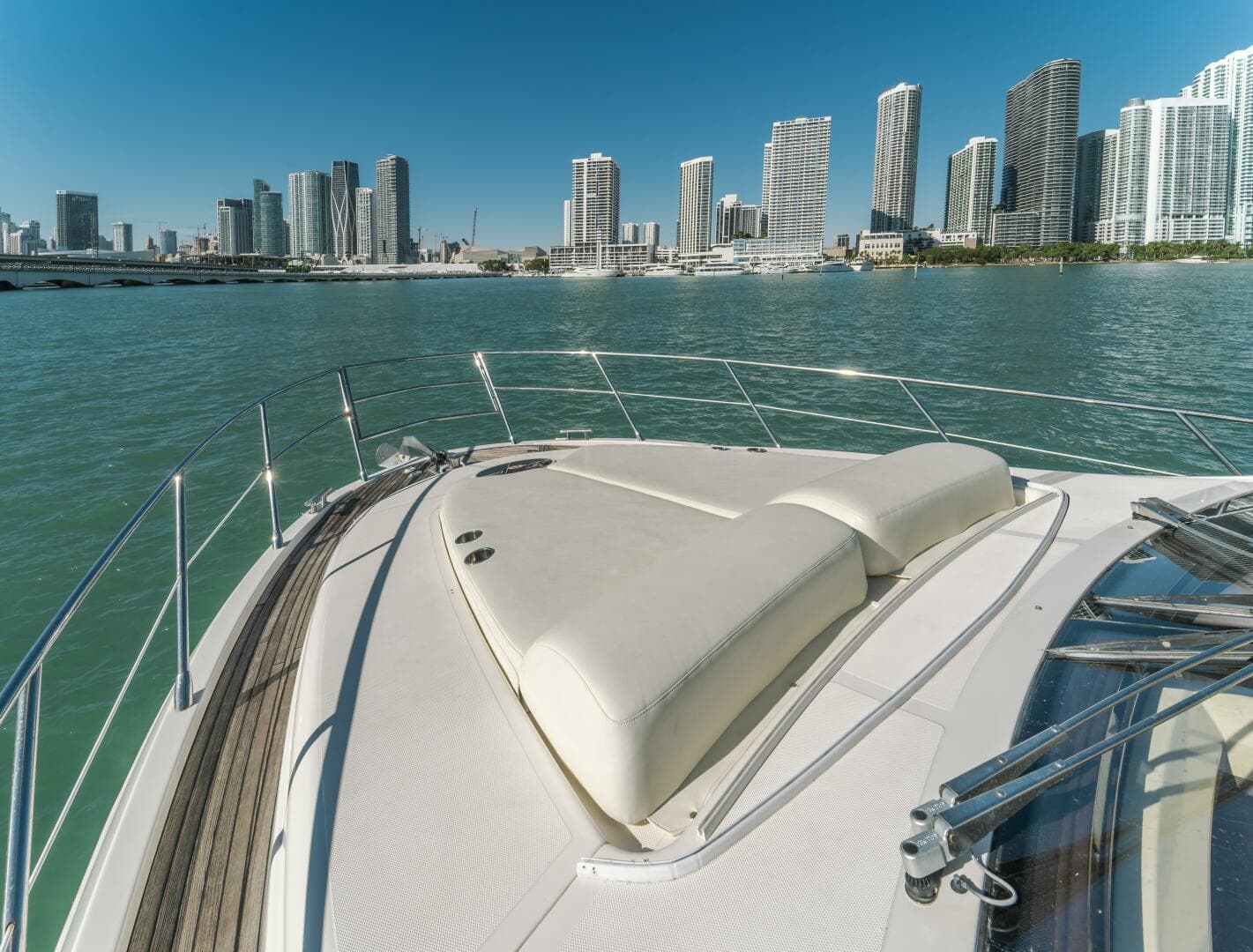 2011 Azimut 48 Flybridge photo 7