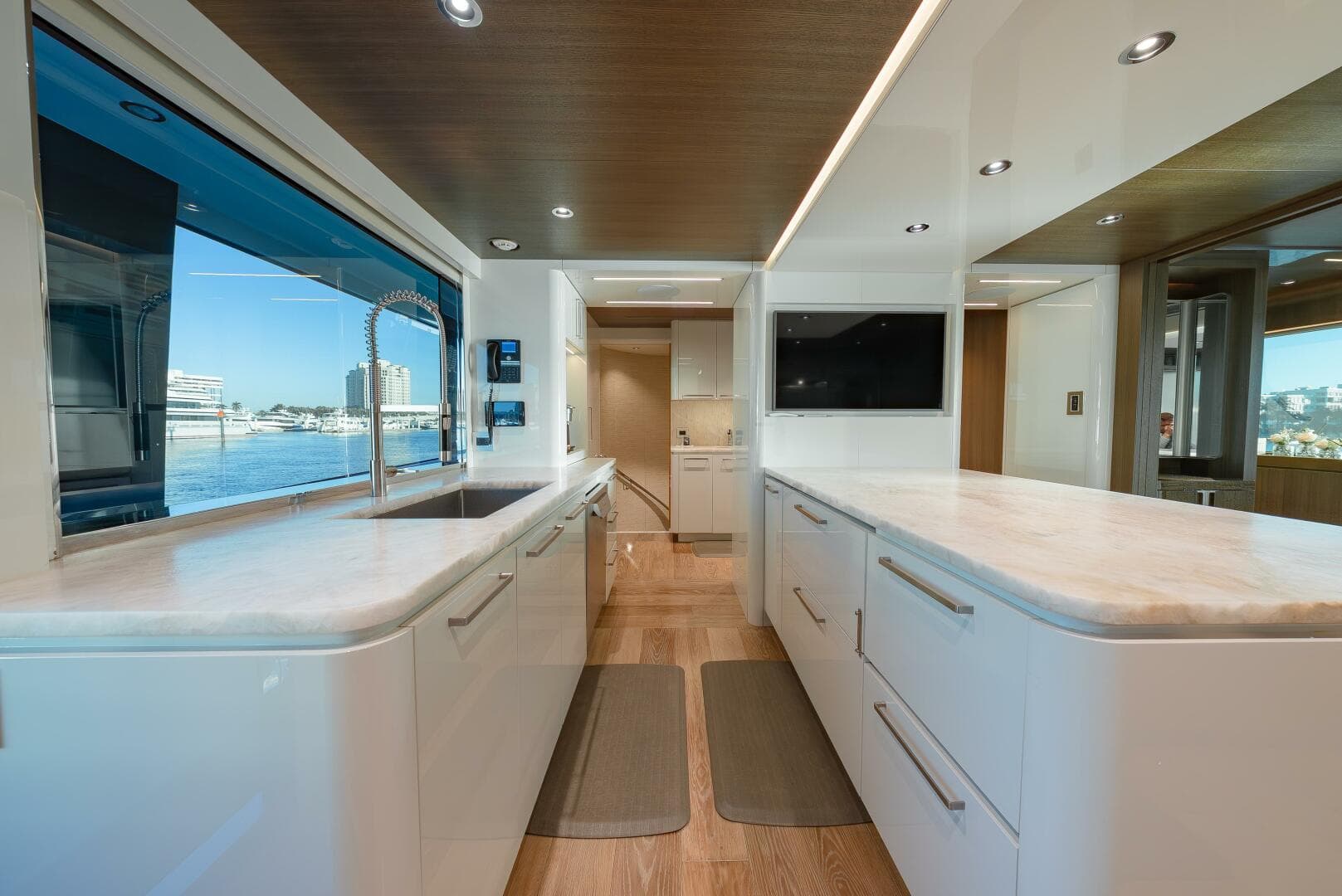 2018 Westport Raised Pilothouse photo 14