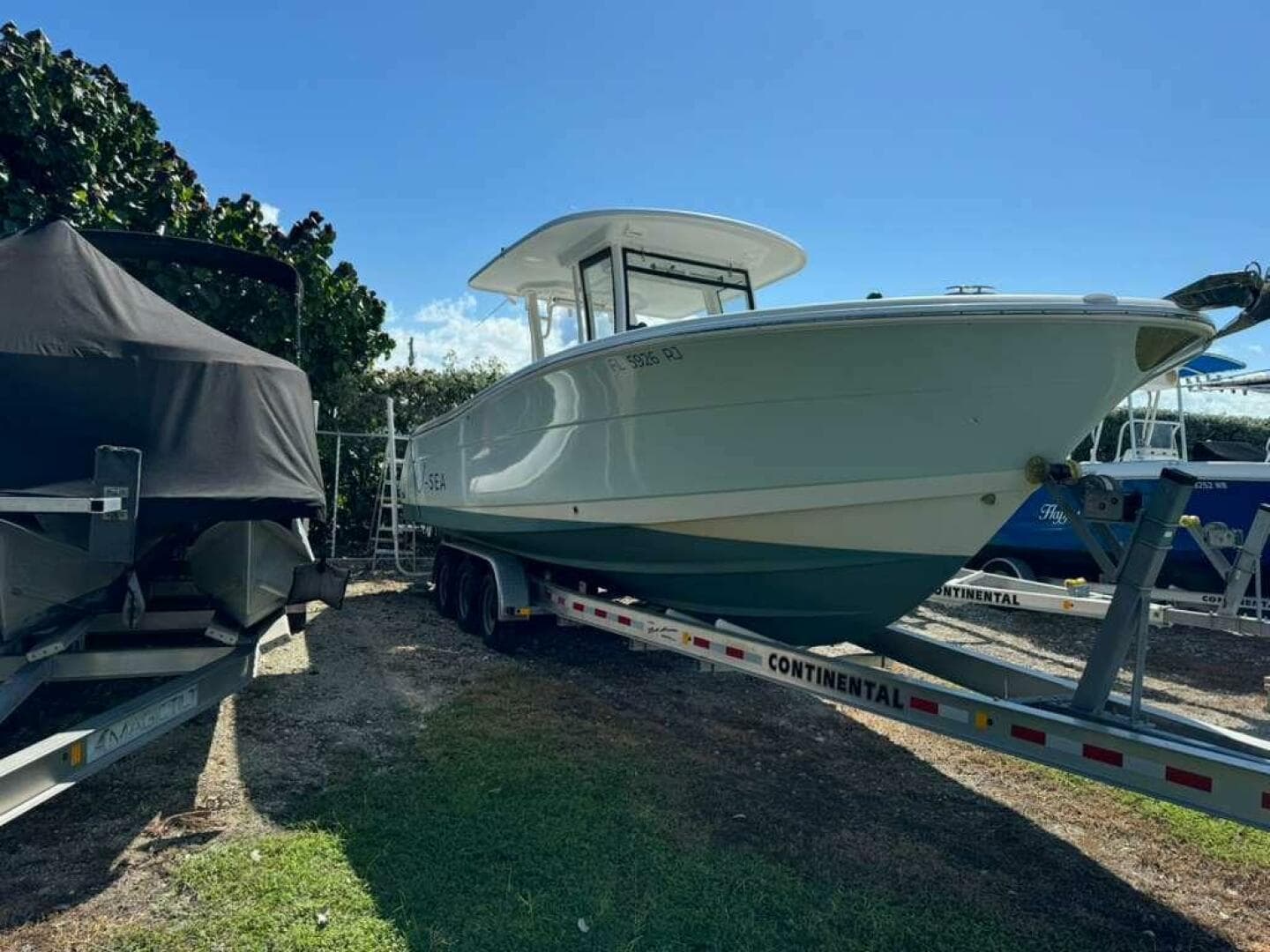 2017 Robalo R302 photo 2