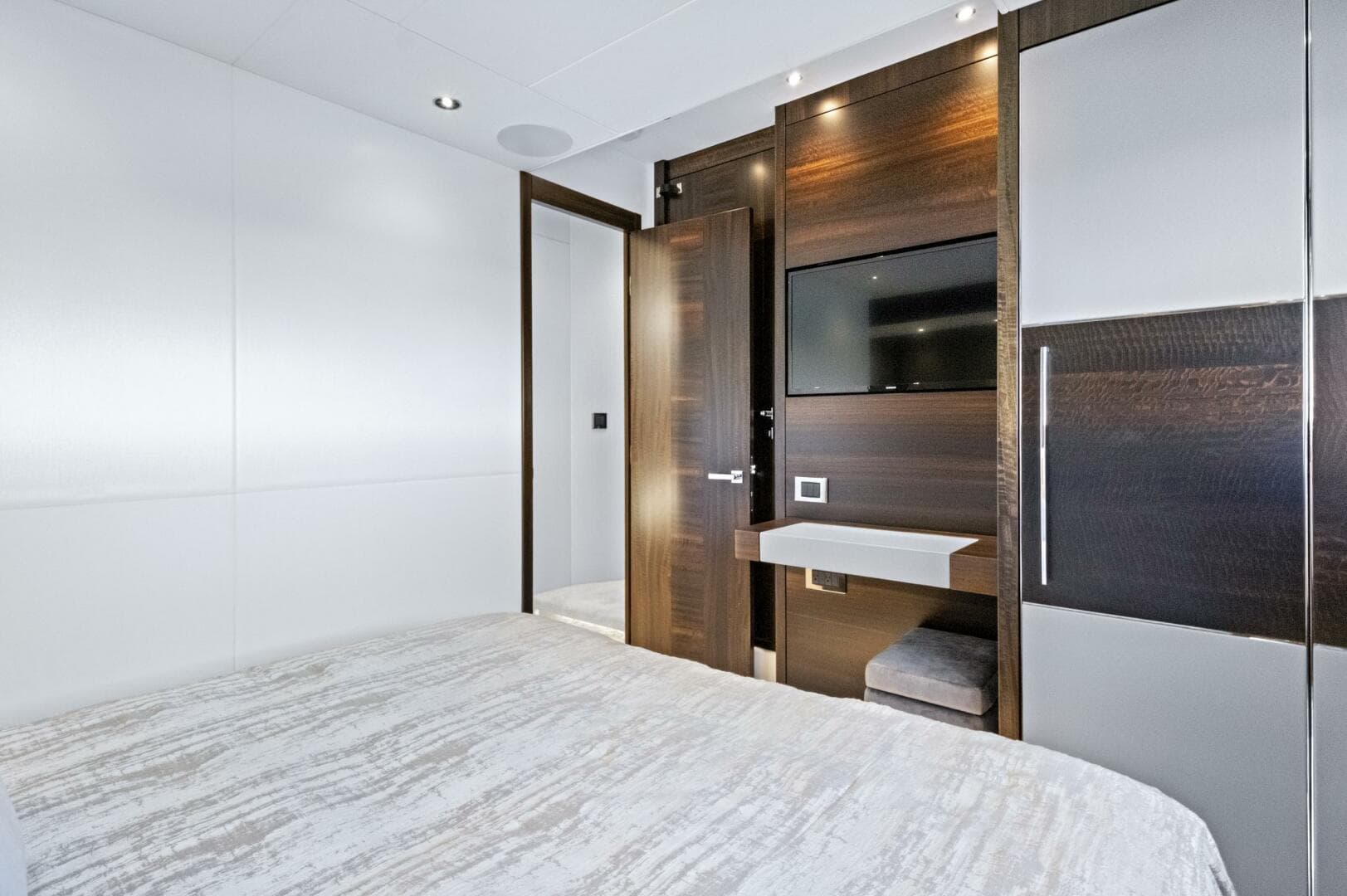 2024 Sunseeker 76 Yacht photo 80