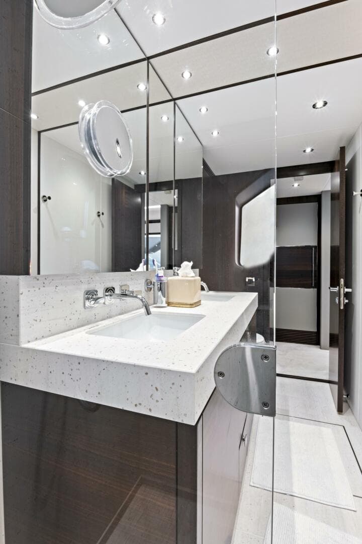 2024 Sunseeker 76 Yacht photo 70