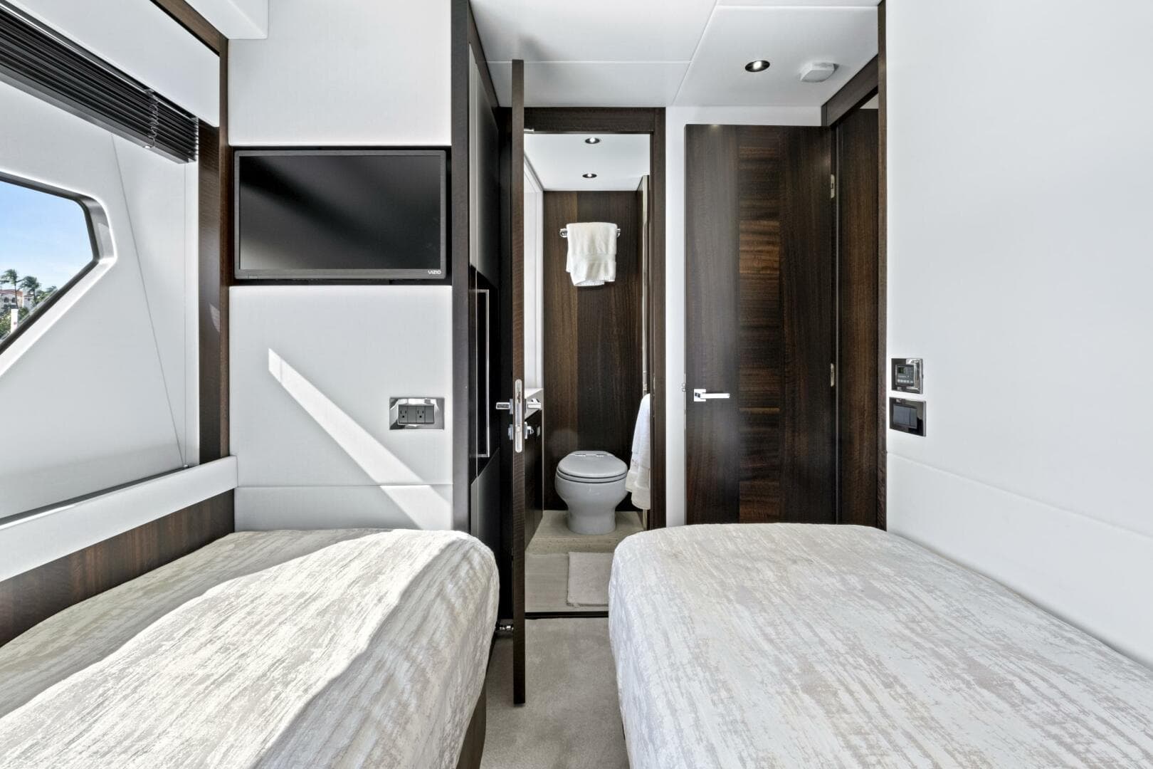 2024 Sunseeker 76 Yacht photo 75