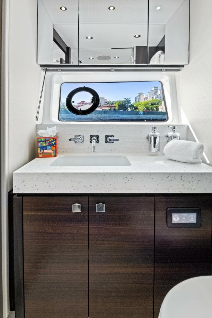 2024 Sunseeker 76 Yacht photo 76