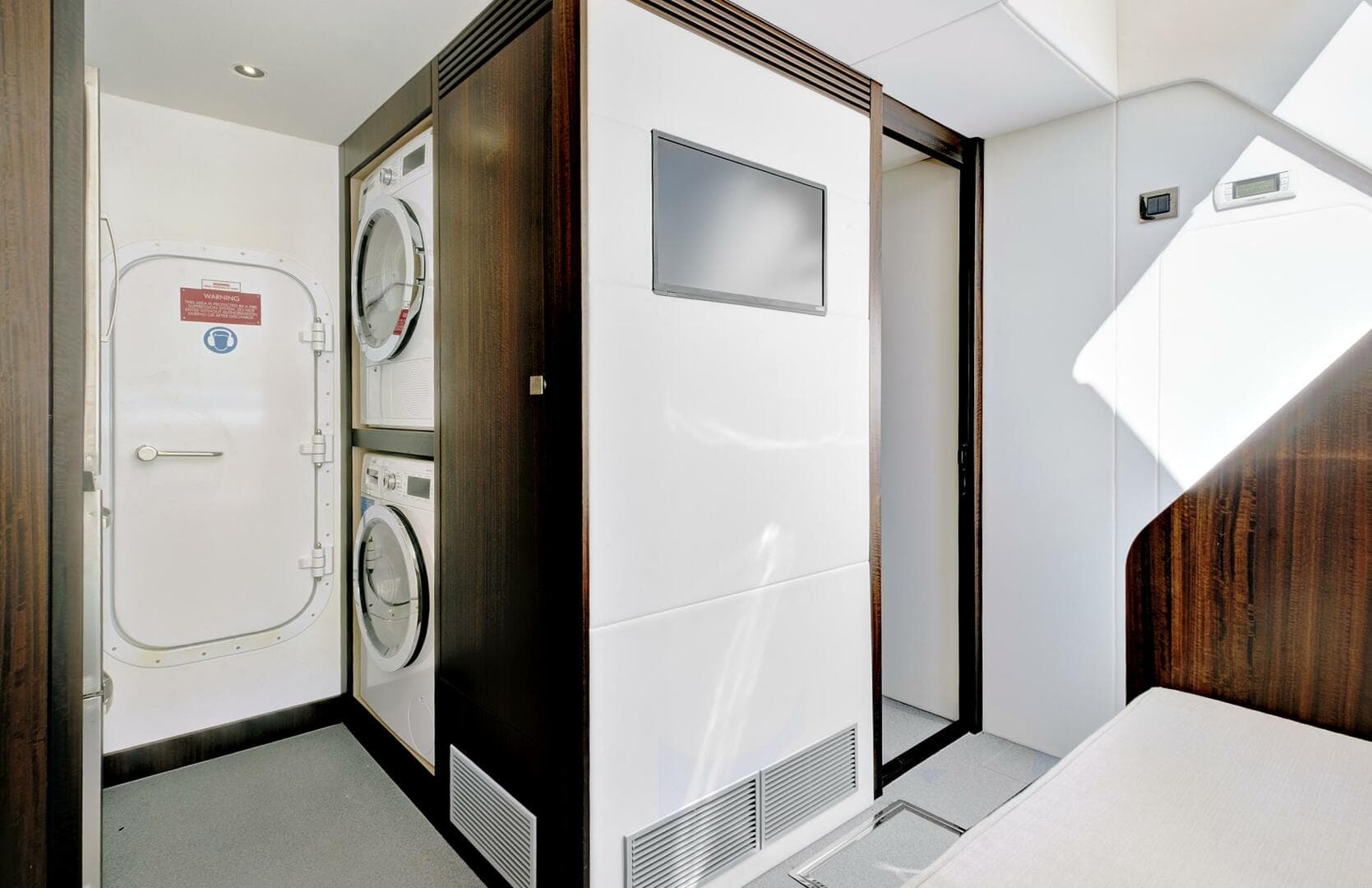 2024 Sunseeker 76 Yacht photo 59