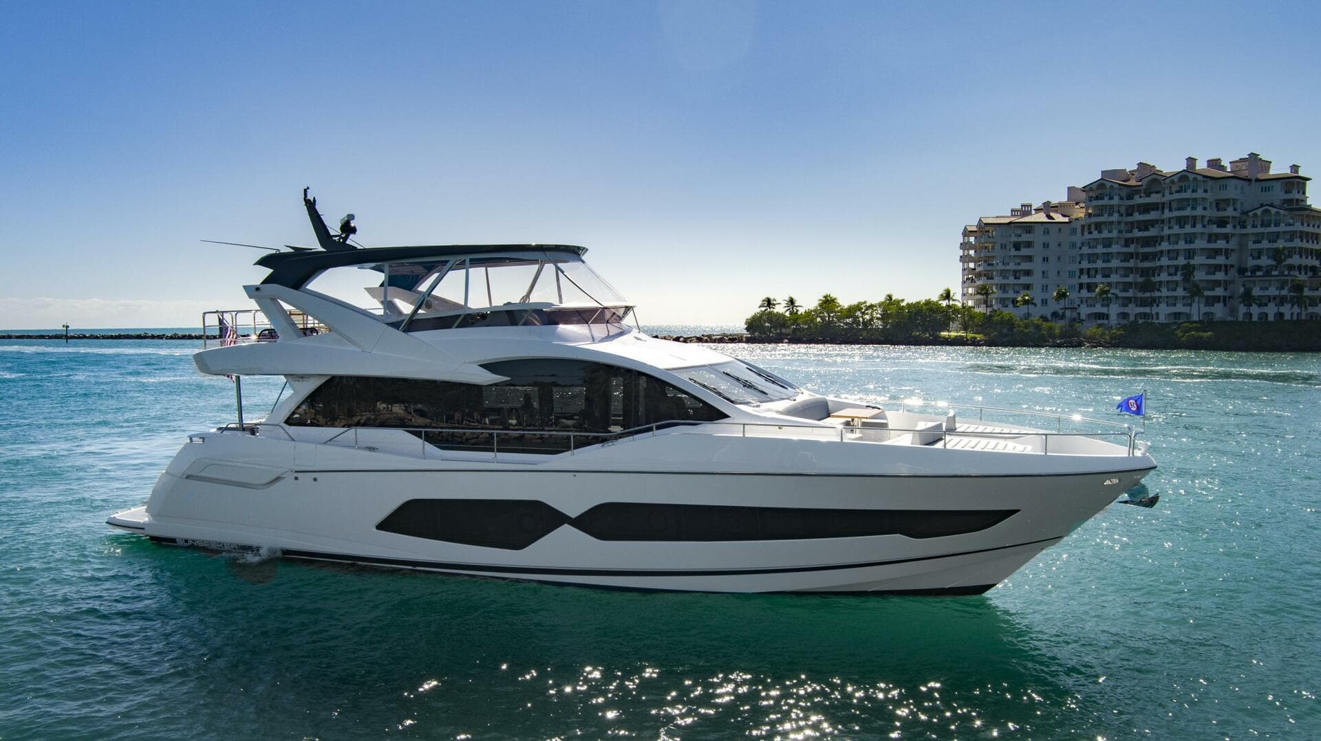 2024 Sunseeker 76 Yacht photo 3