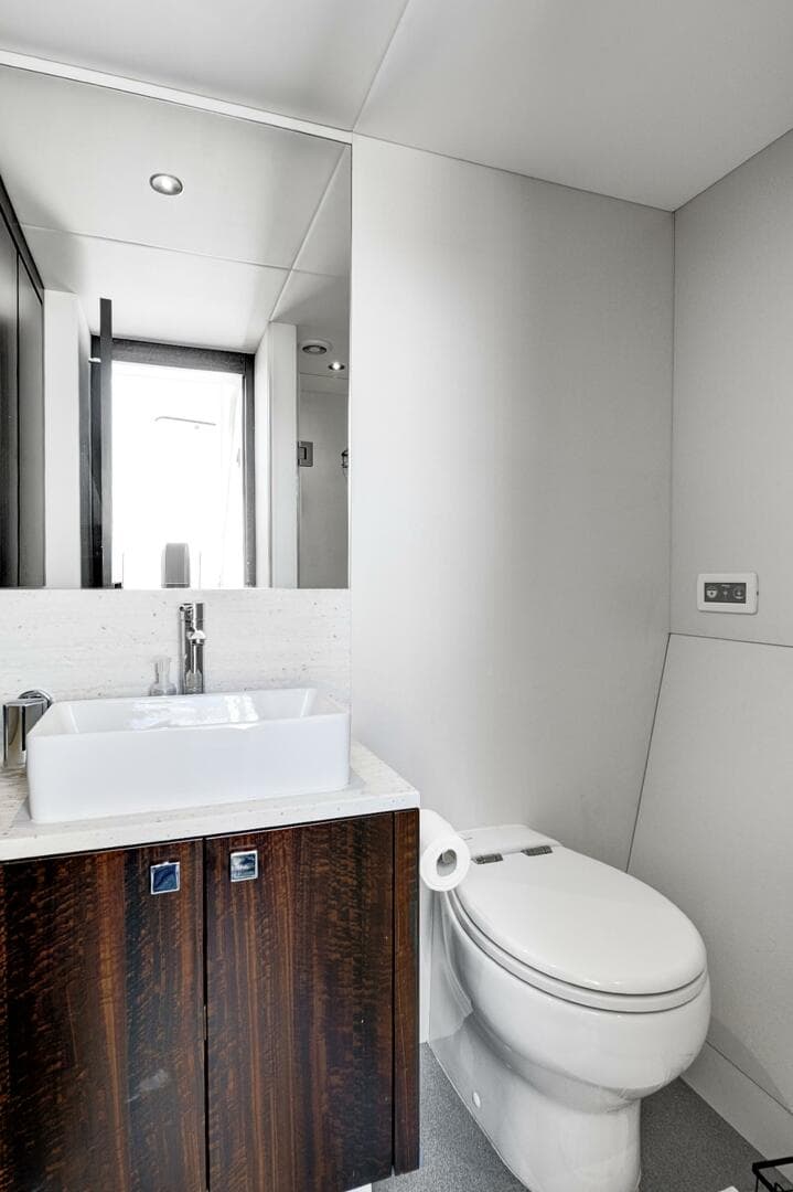 2024 Sunseeker 76 Yacht photo 54