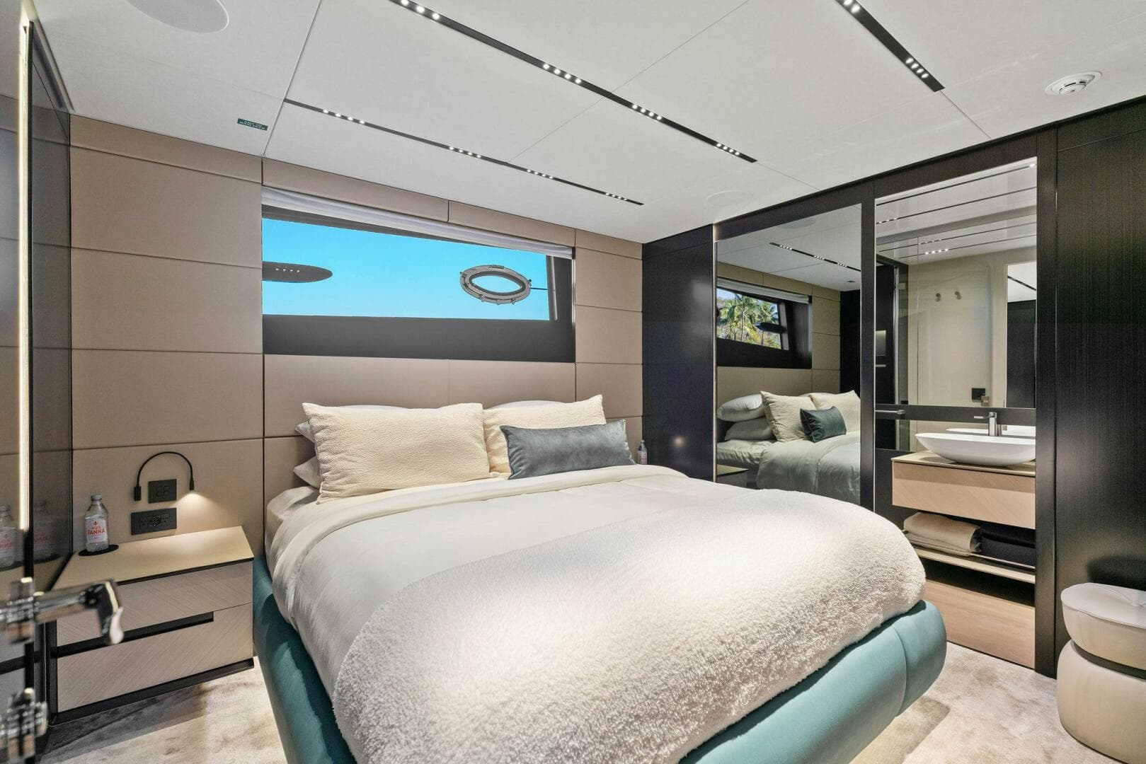2023 Pershing GTX Motoryacht photo 88