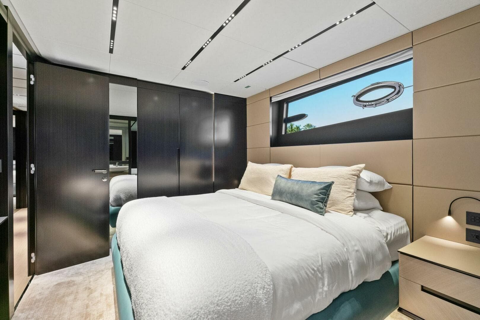 2023 Pershing GTX Motoryacht photo 84