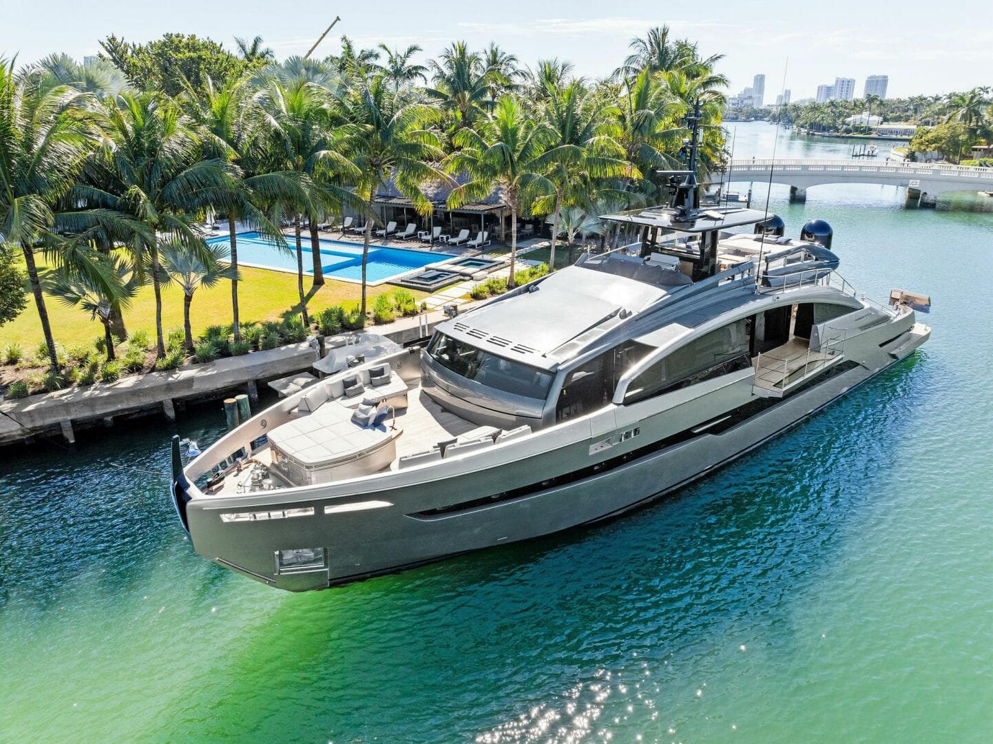 2023 Pershing GTX Motoryacht photo 3