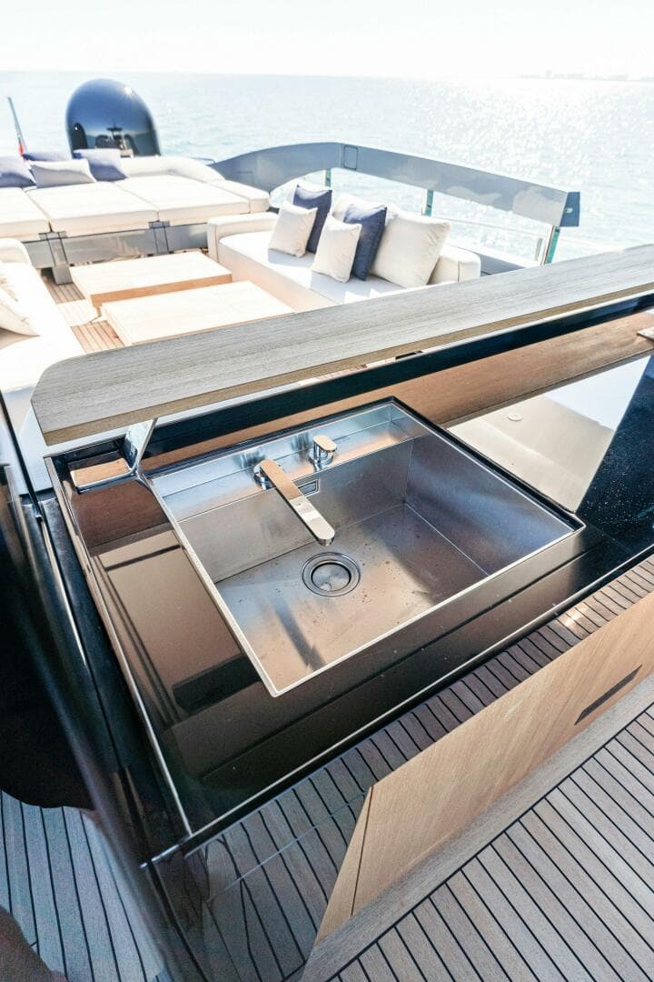 2023 Pershing GTX Motoryacht photo 26