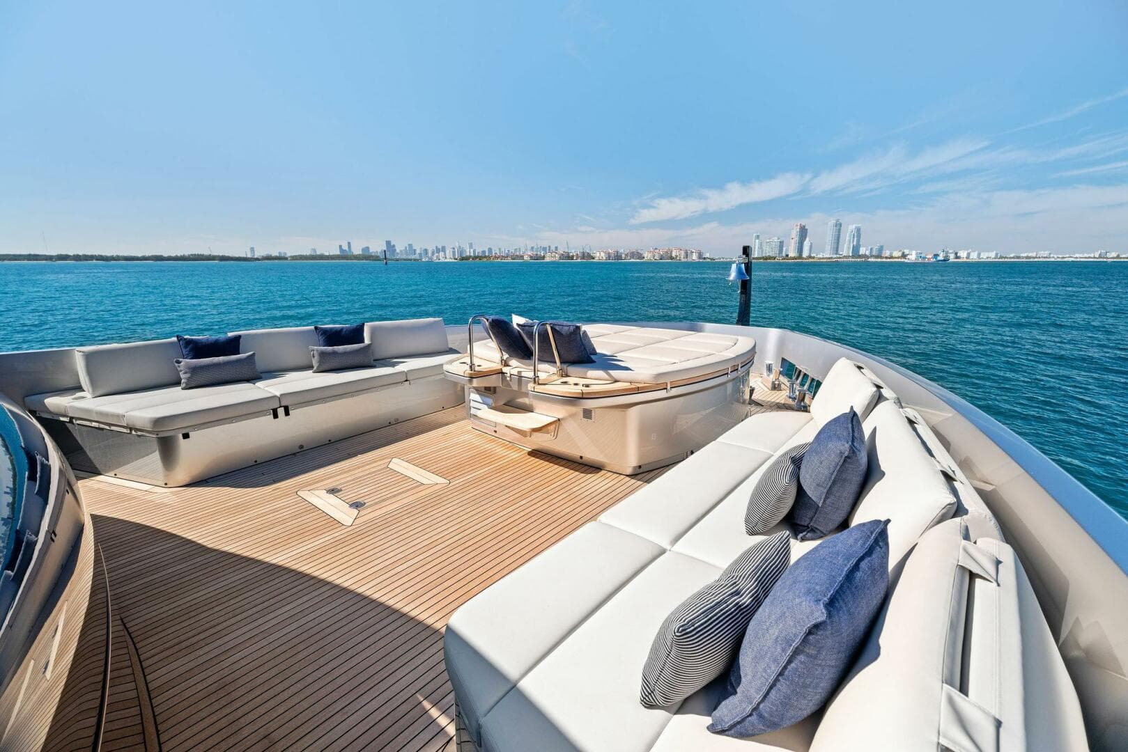2023 Pershing GTX Motoryacht photo 33
