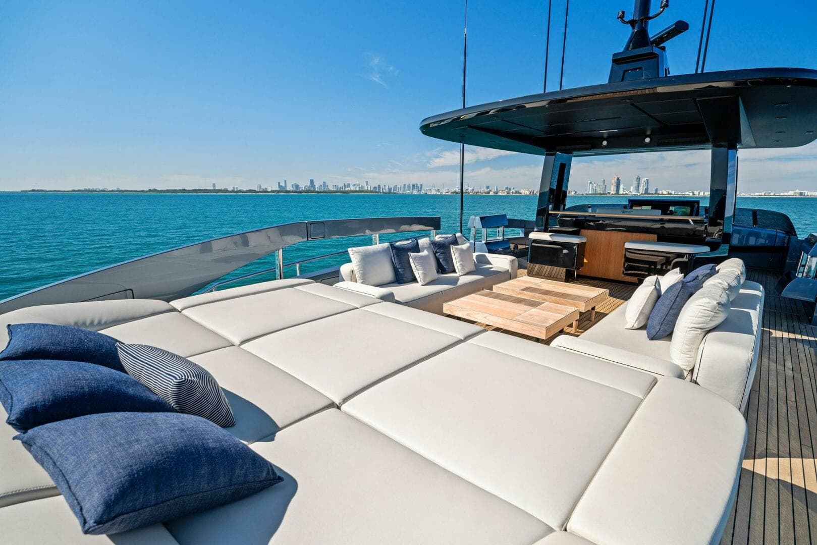 2023 Pershing GTX Motoryacht photo 27