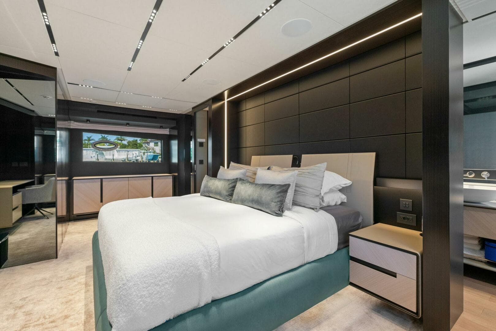2023 Pershing GTX Motoryacht photo 72