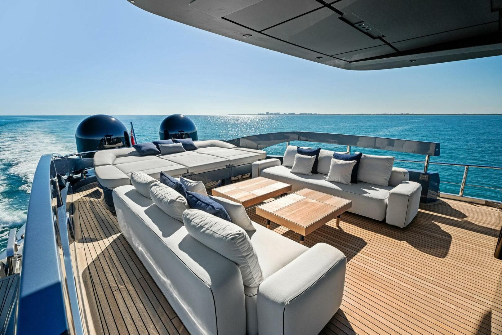 2023 Pershing GTX Motoryacht photo 21
