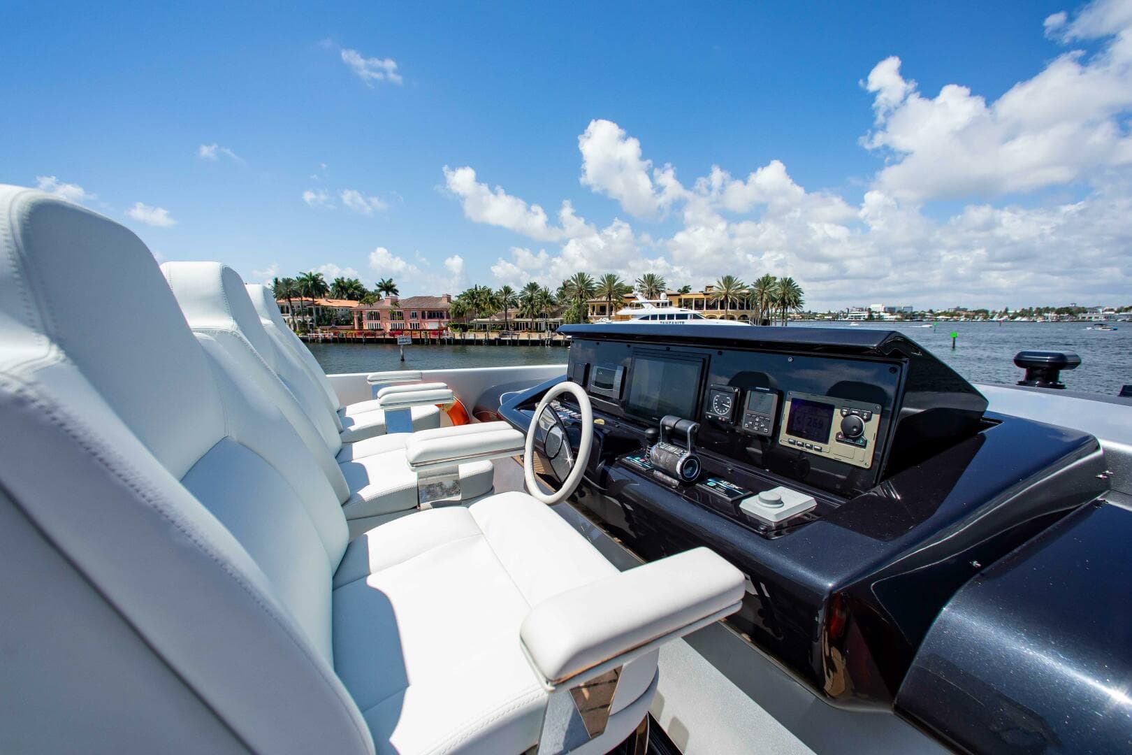 2014 Riva Mythos photo 15