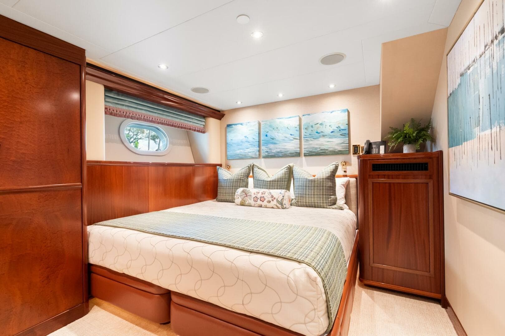 2010 Westport Superyacht photo 89