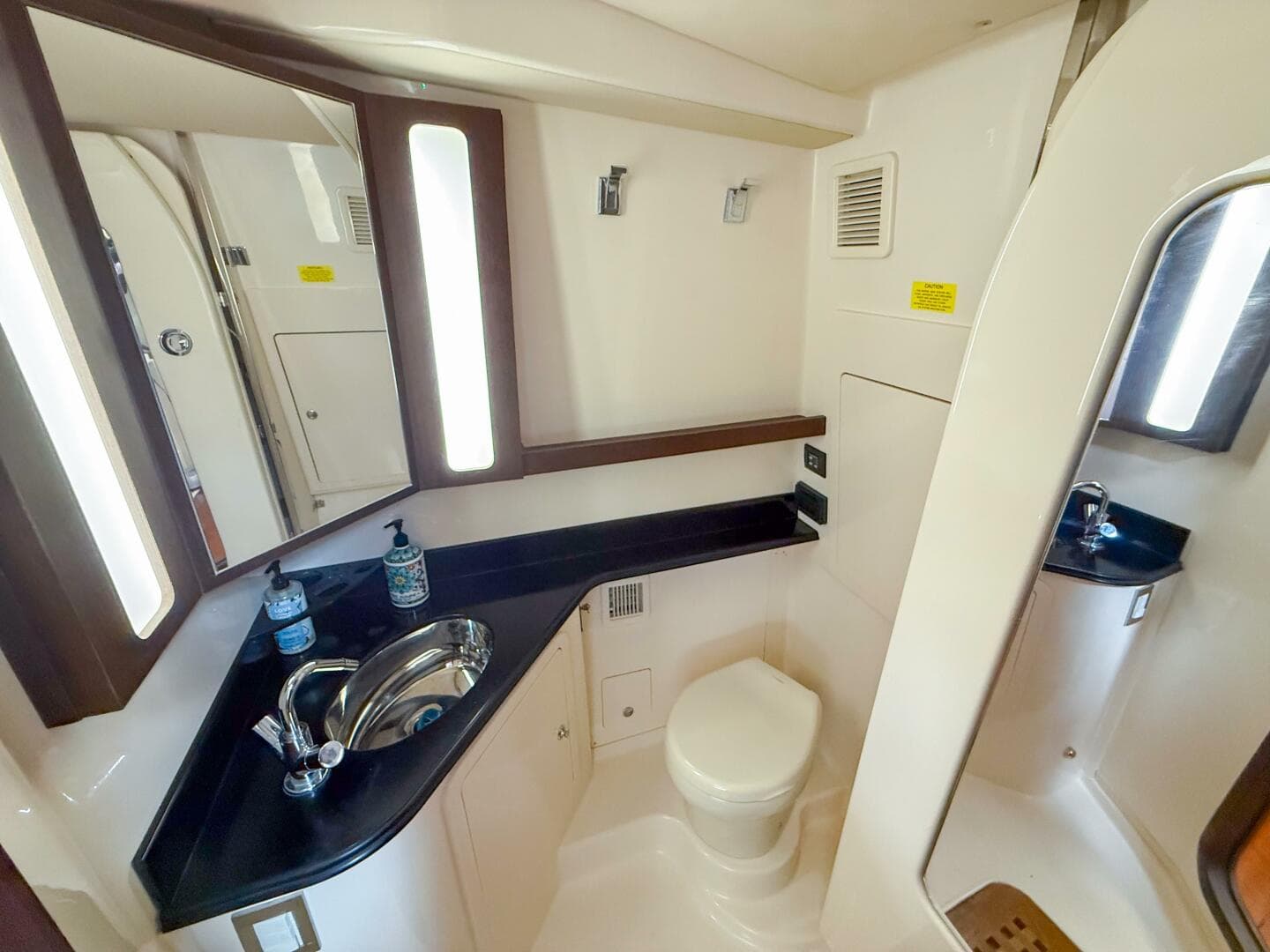 2022 Grady-White Canyon 456 photo 25