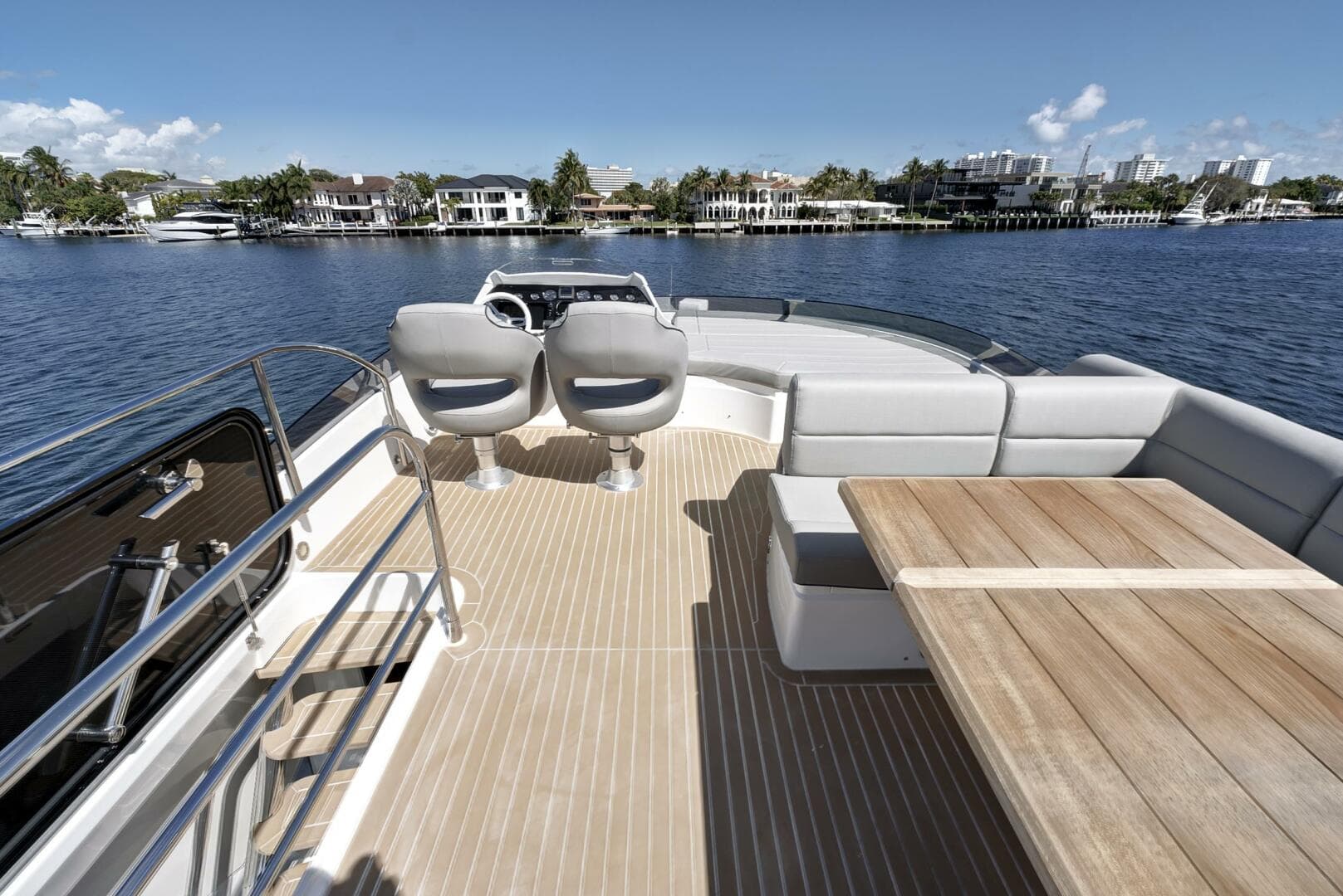 2017 Sunseeker 68 Sport Yacht photo 9