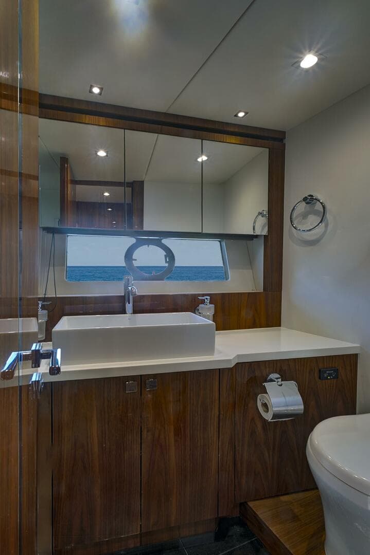 2017 Sunseeker 68 Sport Yacht photo 34