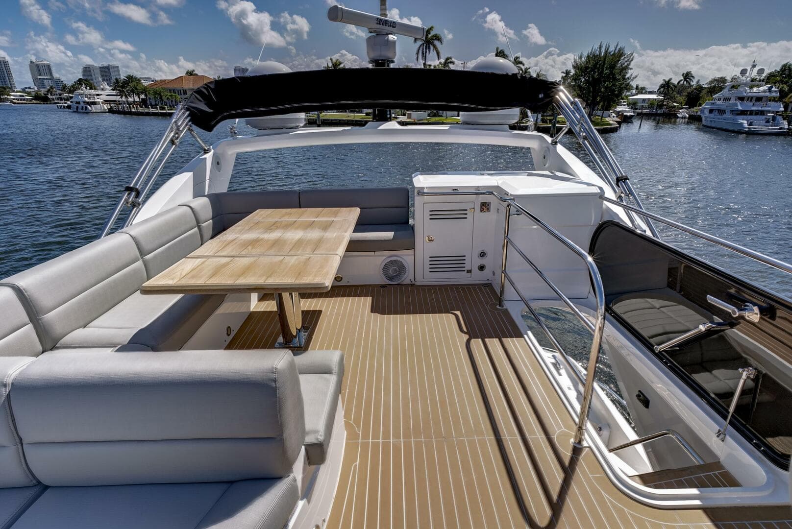2017 Sunseeker 68 Sport Yacht photo 11