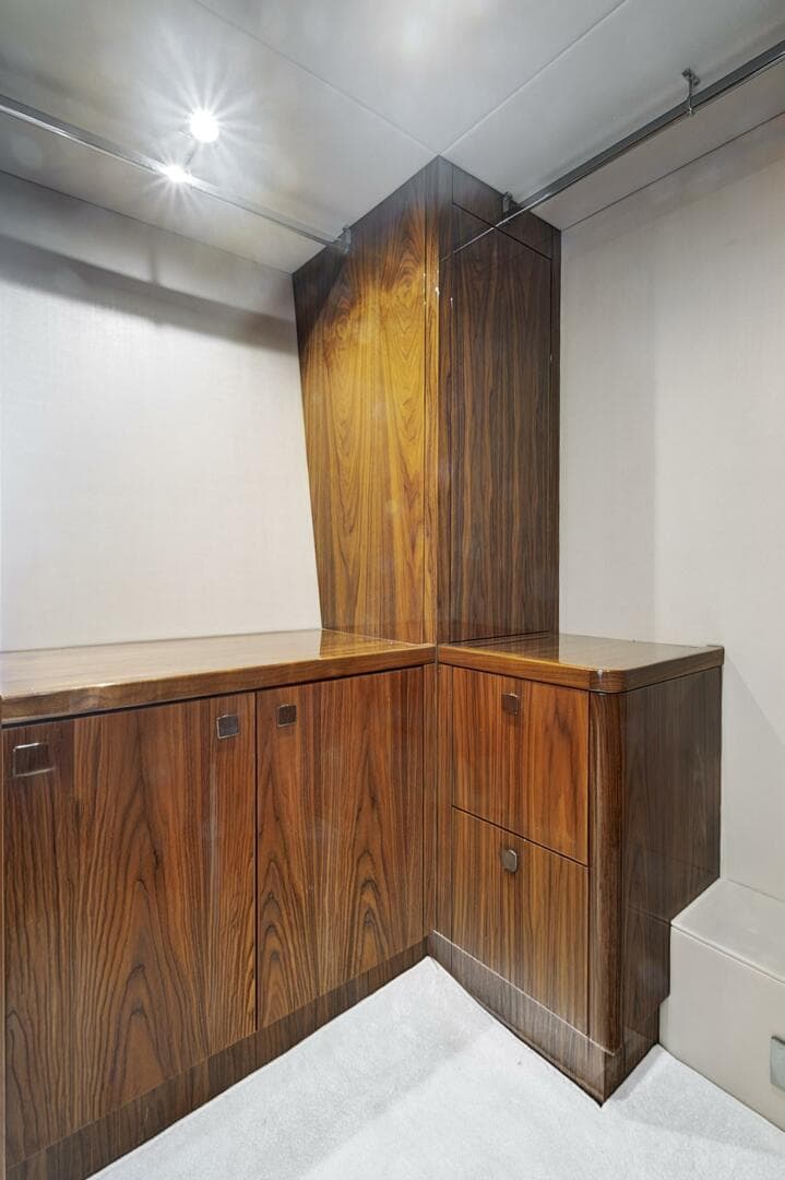 2017 Sunseeker 68 Sport Yacht photo 31