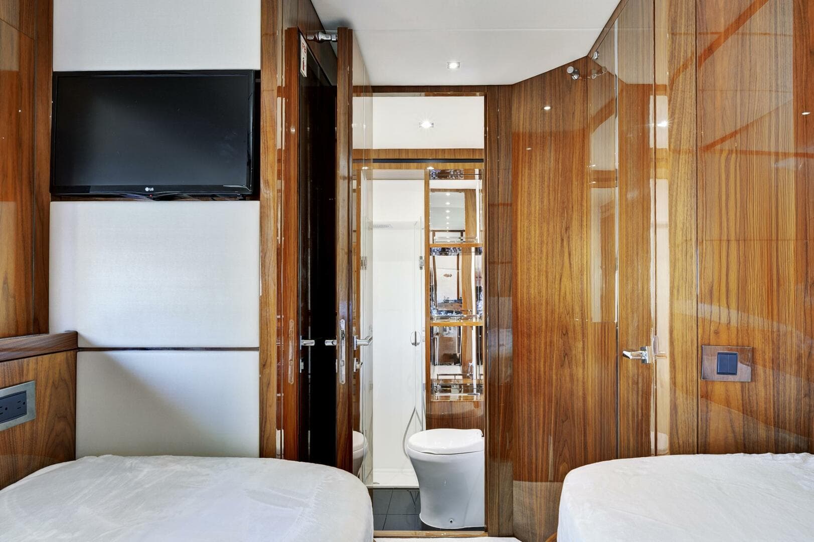 2017 Sunseeker 68 Sport Yacht photo 36