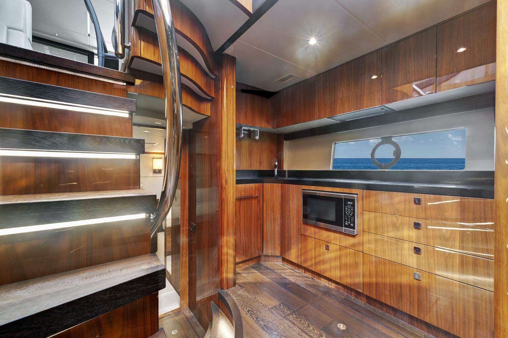 2017 Sunseeker 68 Sport Yacht photo 23