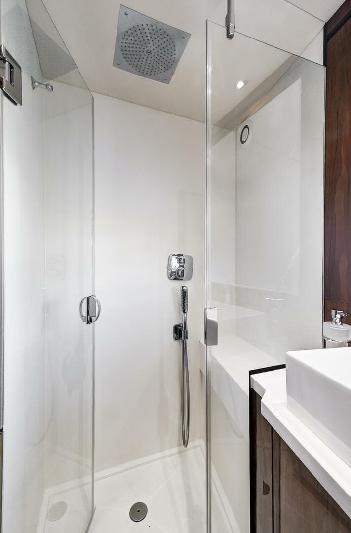 2017 Sunseeker 68 Sport Yacht photo 37