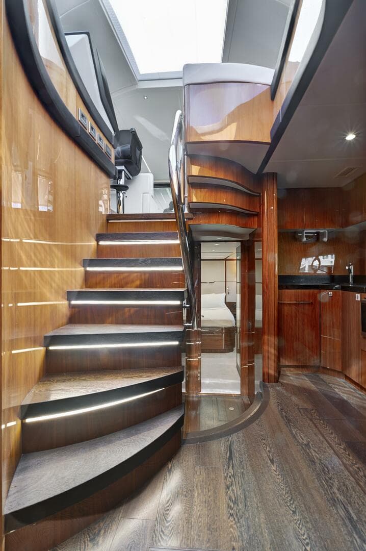 2017 Sunseeker 68 Sport Yacht photo 22