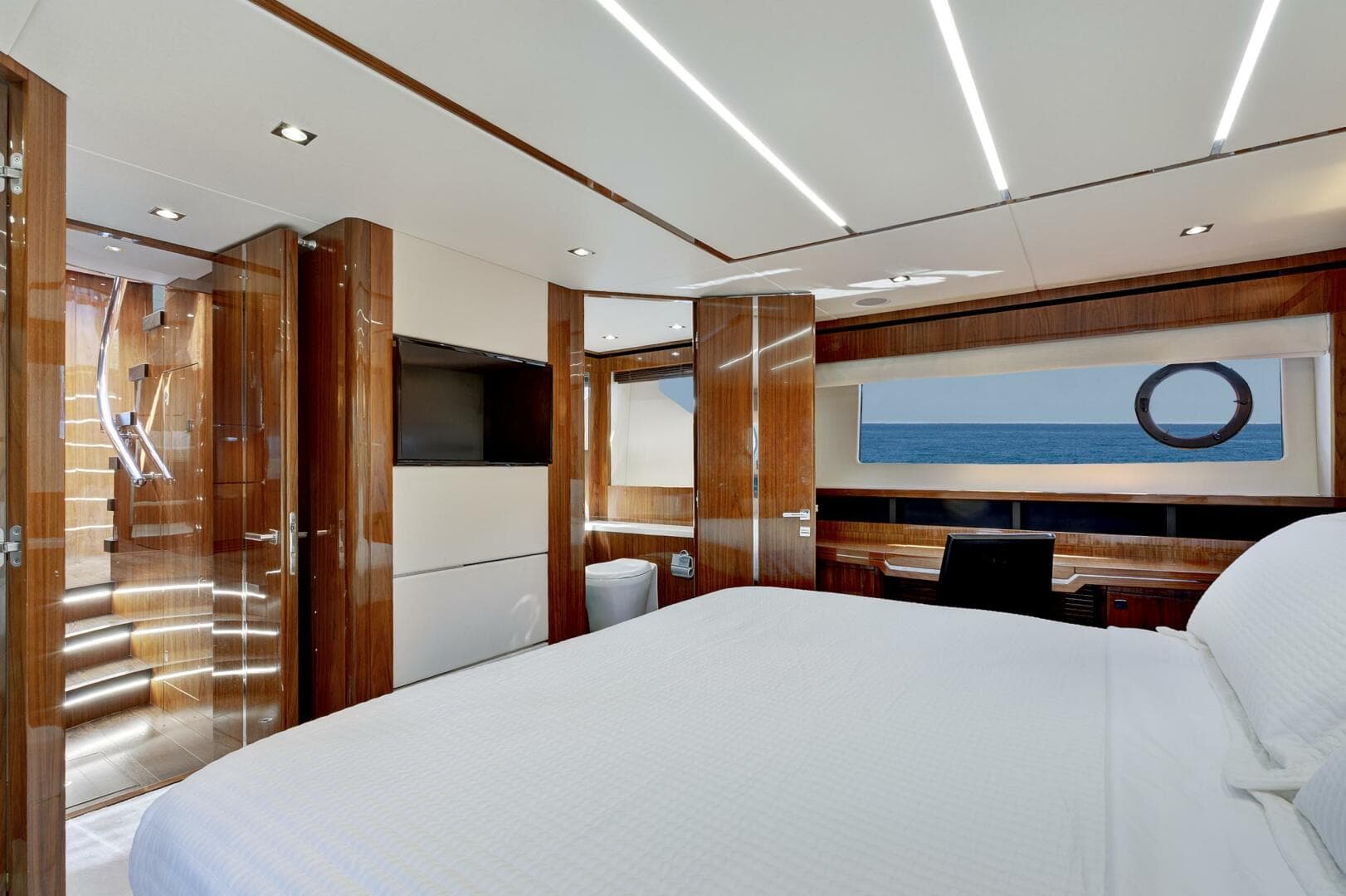 2017 Sunseeker 68 Sport Yacht photo 26