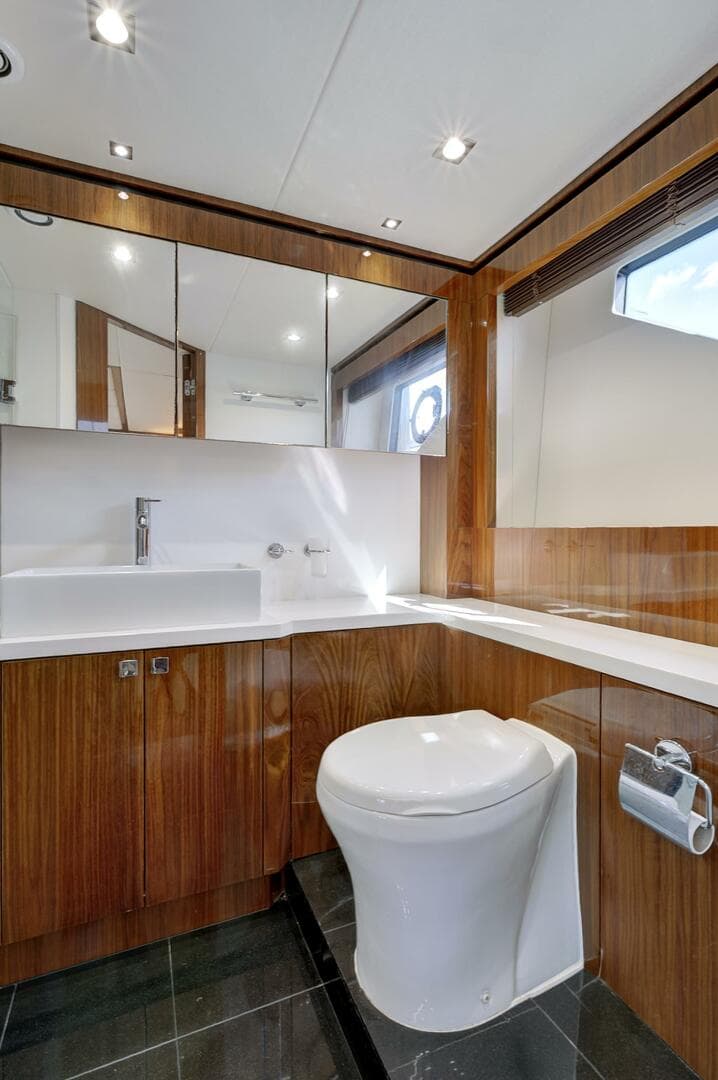 2017 Sunseeker 68 Sport Yacht photo 29