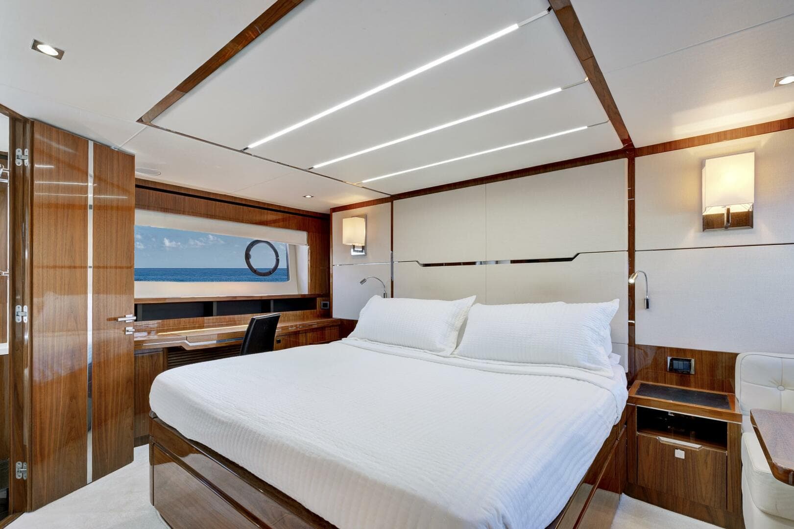 2017 Sunseeker 68 Sport Yacht photo 25