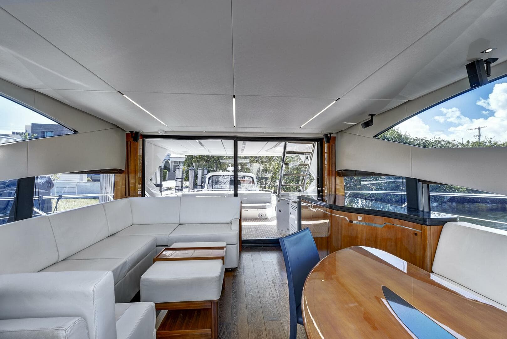 2017 Sunseeker 68 Sport Yacht photo 16