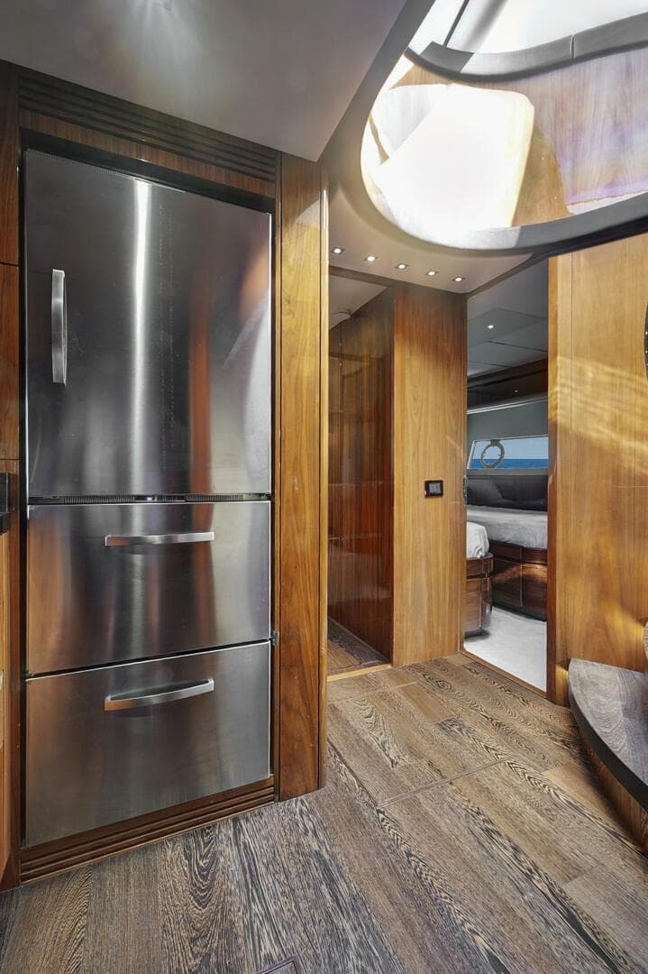 2017 Sunseeker 68 Sport Yacht photo 24