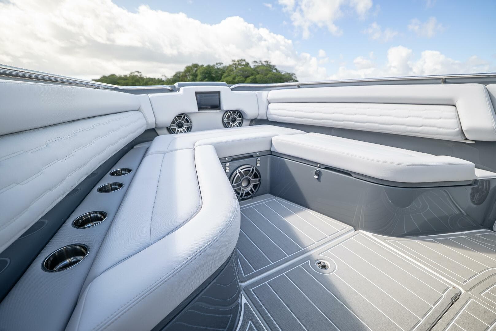 2026 Cigarette 42’ Auroris photo 9