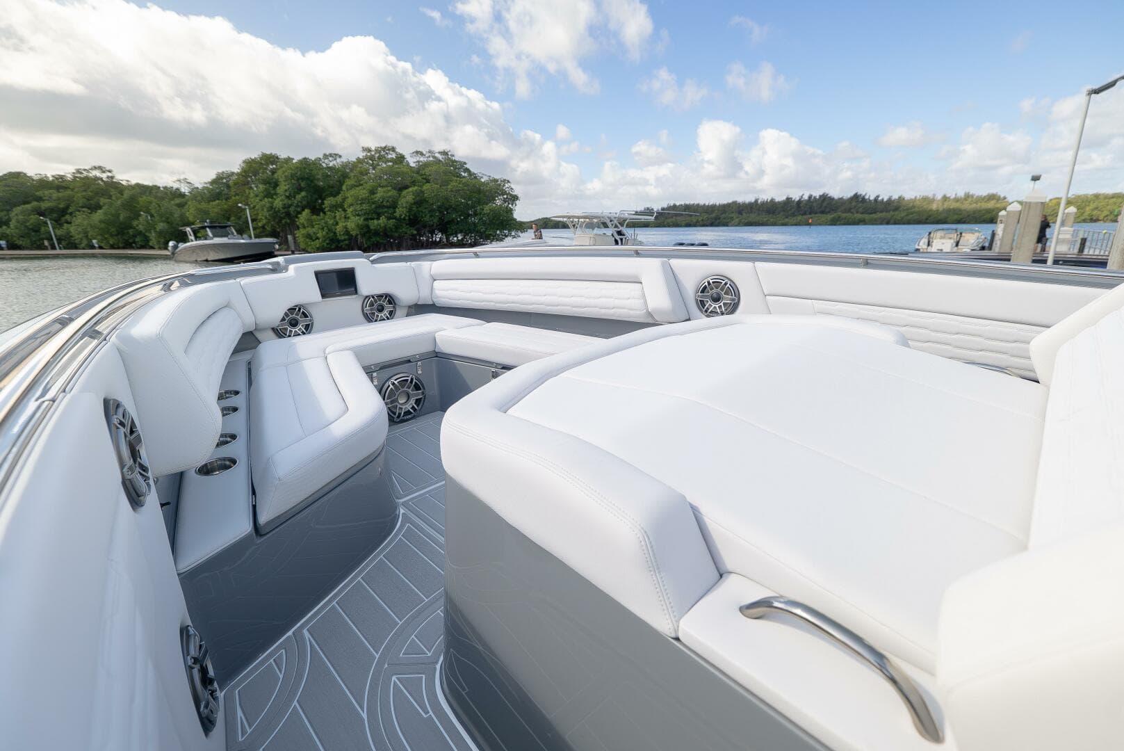 2026 Cigarette 42’ Auroris photo 8