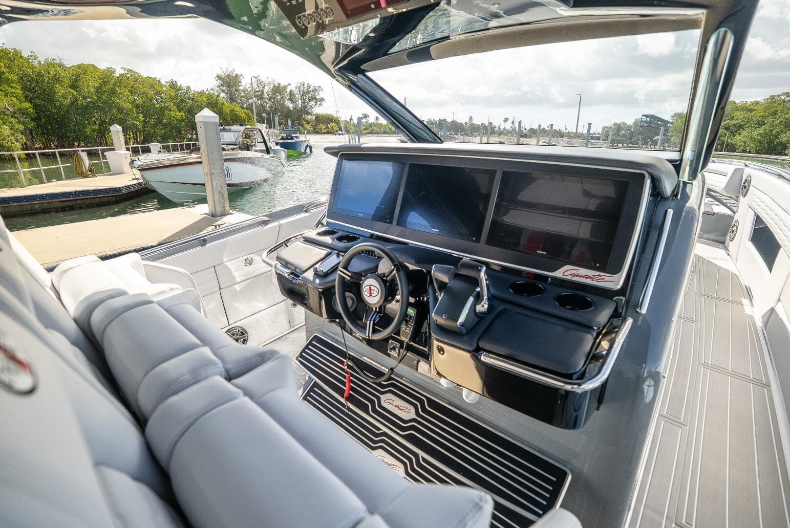 2026 Cigarette 42’ Auroris photo 4