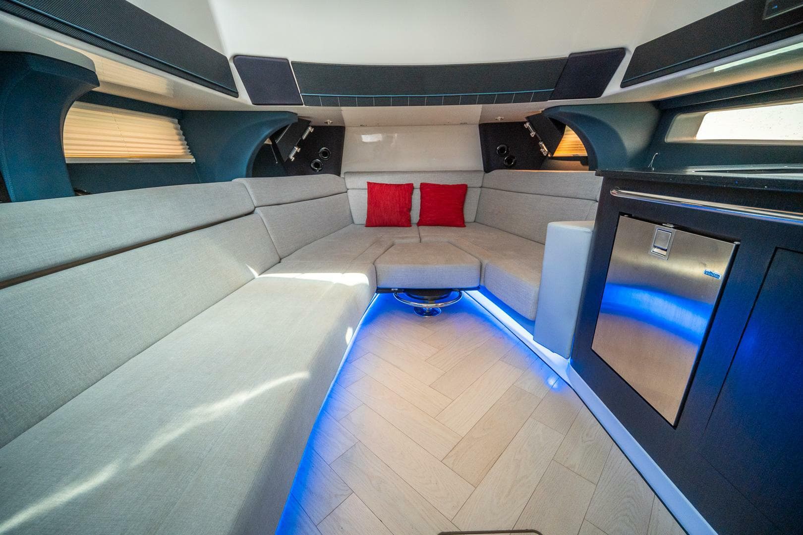 2023 Boston Whaler 420 Outrage photo 24